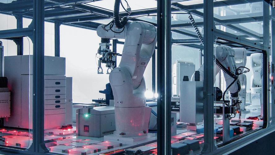 spiber工厂使用机器人来帮助生产蜘蛛丝纤维